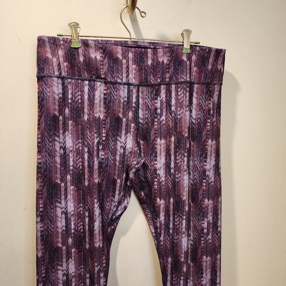 Fabletics Midrise Power Hold Zip Pocket Pattern capri leggings  XL - Picture 6 of 14